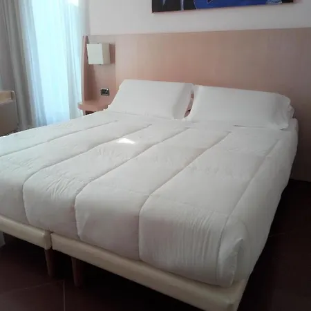 Hotel Chiaraluna Civitanova Marche