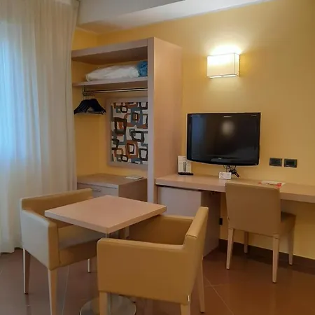 Chiaraluna 4* チヴィタノーヴァ・マルケ