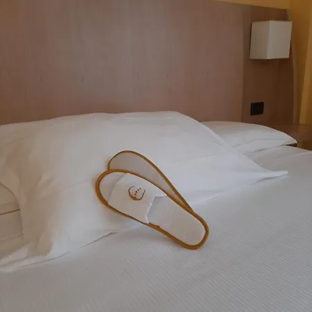 ホテル Chiaraluna 4*