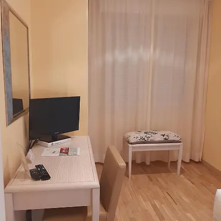 Chiaraluna 4*