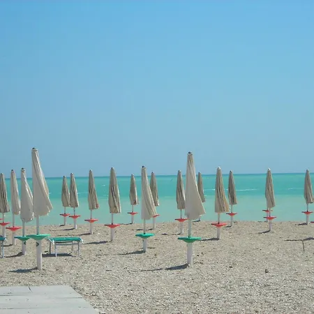 Chiaraluna ホテル チヴィタノーヴァ・マルケ