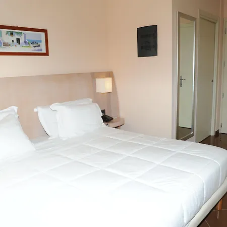 ホテル Chiaraluna チヴィタノーヴァ・マルケ