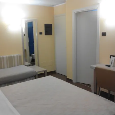 Hotel Chiaraluna 3*