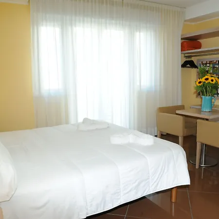 Chiaraluna 4* チヴィタノーヴァ・マルケ