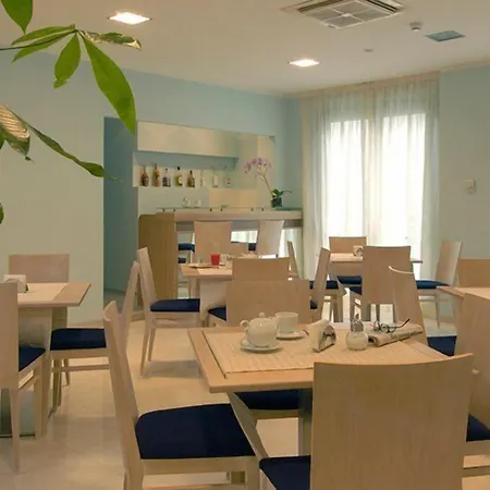 ホテル Chiaraluna 4*