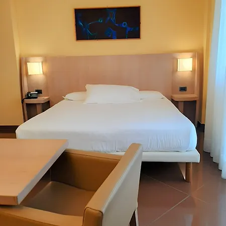 Chiaraluna 4* チヴィタノーヴァ・マルケ