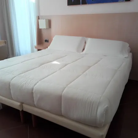 Chiaraluna 4* チヴィタノーヴァ・マルケ