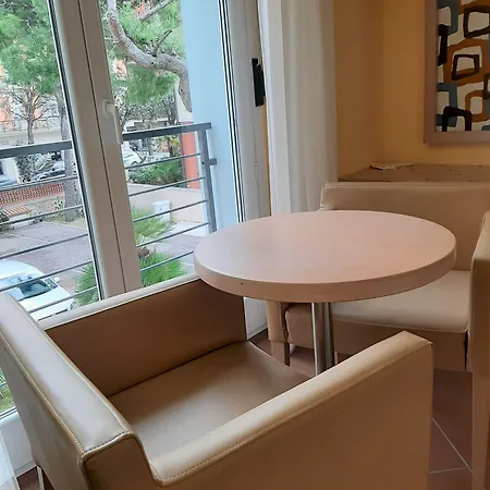 ホテル Chiaraluna チヴィタノーヴァ・マルケ