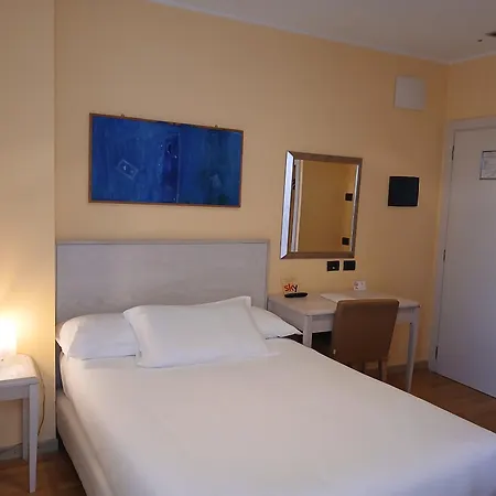 Hotel Chiaraluna 3*