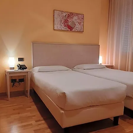 Chiaraluna Отель