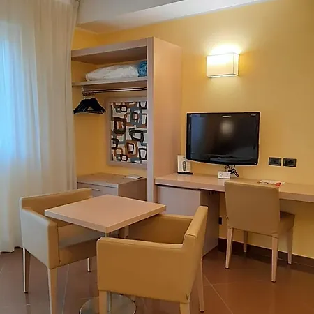 Chiaraluna Hotel 3*