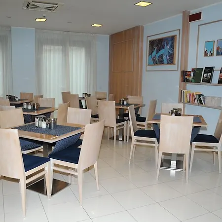 Hotel Chiaraluna 3*