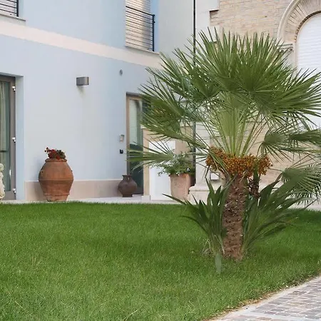 ホテル Chiaraluna チヴィタノーヴァ・マルケ