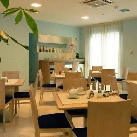 ホテル Chiaraluna 4*