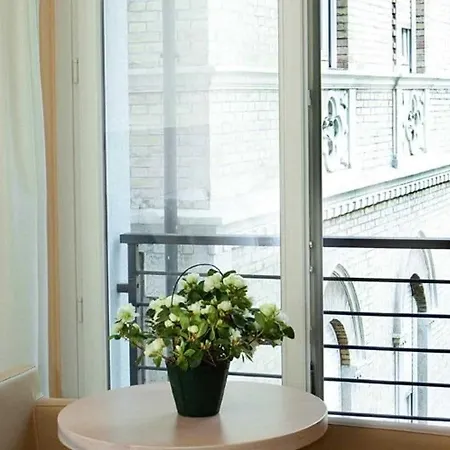 ホテル Chiaraluna チヴィタノーヴァ・マルケ