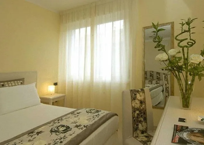 Hotel Chiaraluna 3*